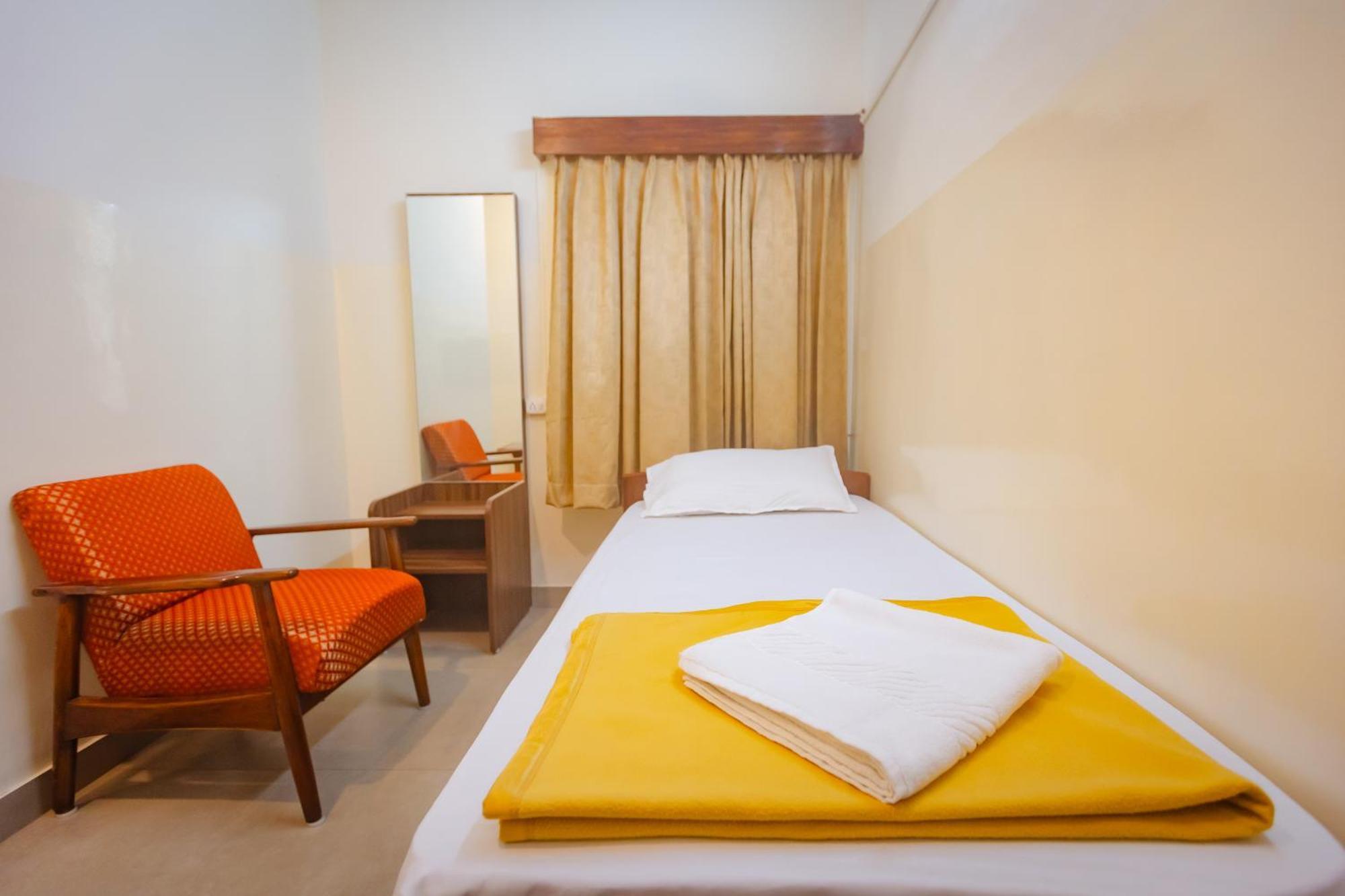 Sri Ramakrishna Hotel Bangalore Eksteriør billede